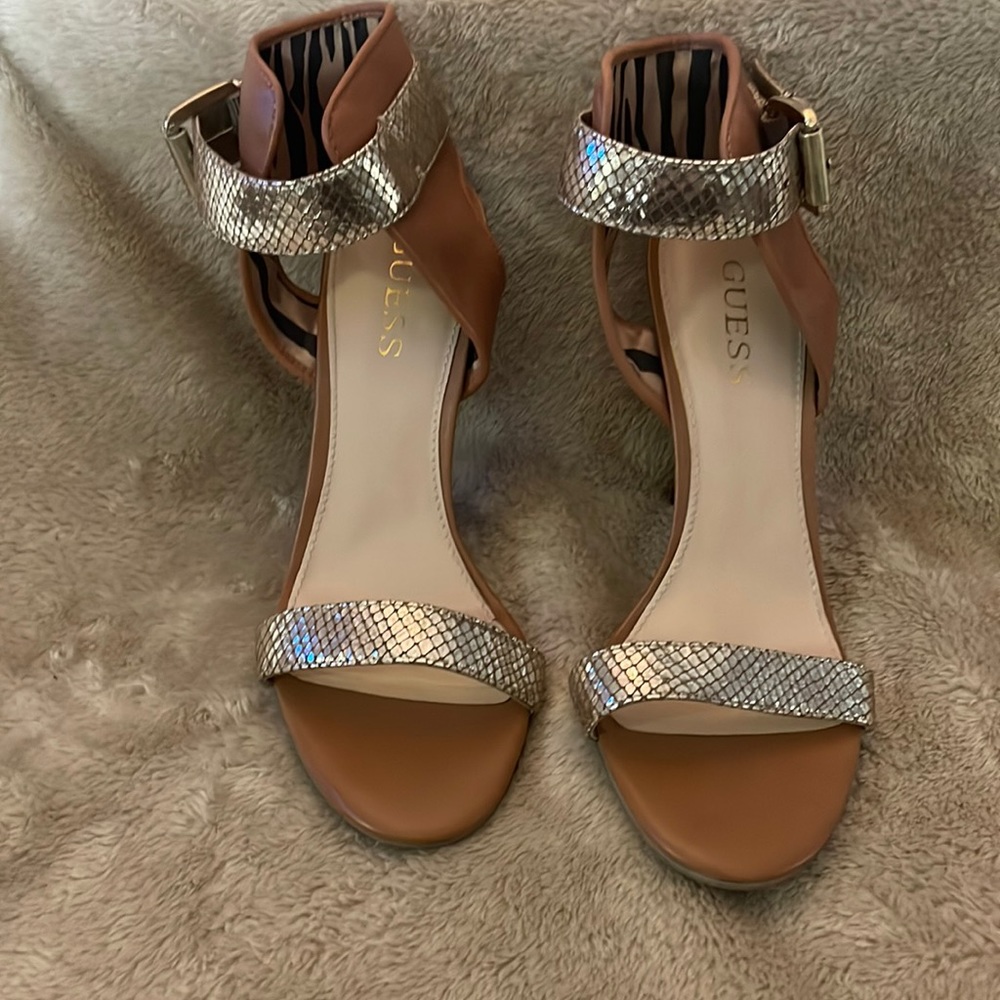 Guess heel